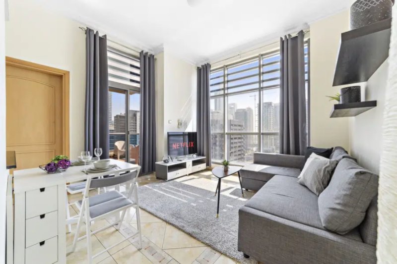 Neat Retreat 1BR In Zumurud Tower, Dubai Marina