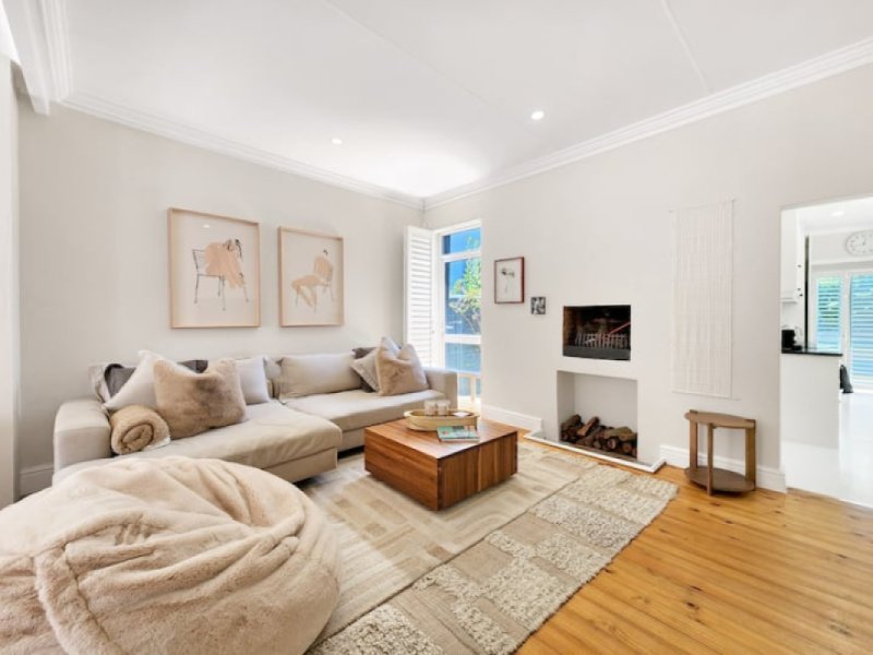 3 Bedrooms Serene Hideaway in the Heart Of Sea Point