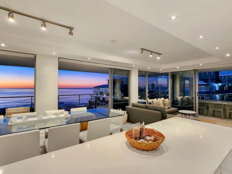 Serene 3 bed, with Sea Views In Sea Point 