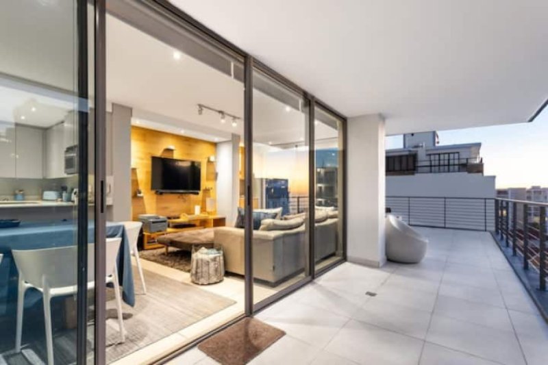 Modern 3 Bed w/ Pool and Ocean Views In Sea Point