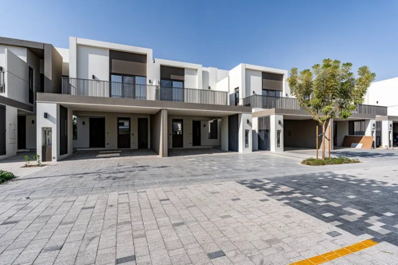 Premium 3BR Modern Townhouse, Aura Gardens, Tilal Al Ghaf