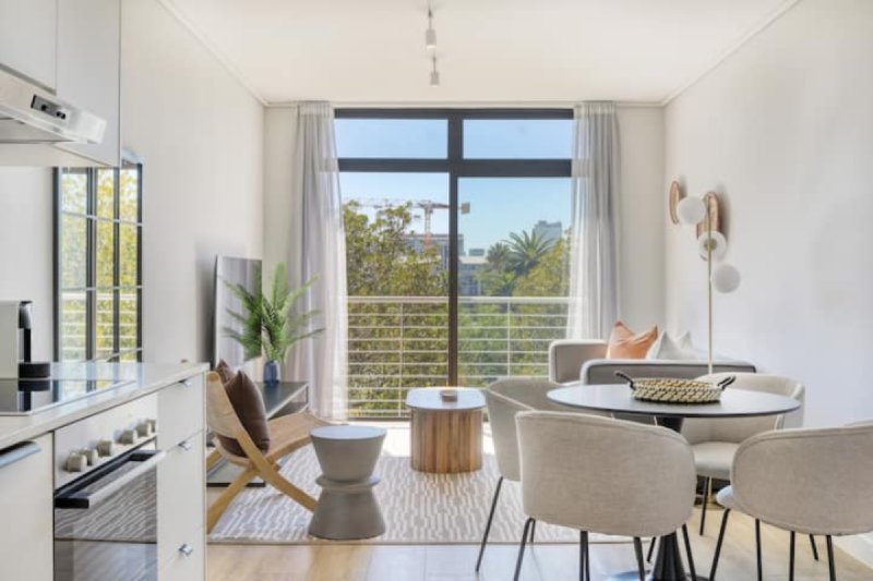 1 Bed Coastal Chic Living In Sea Point