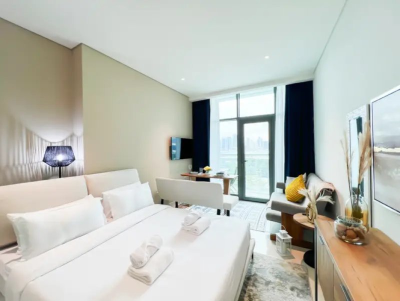 Seaside Serenity: Studio Apartment with Spectacular Sea Views in Seven Palm Residences