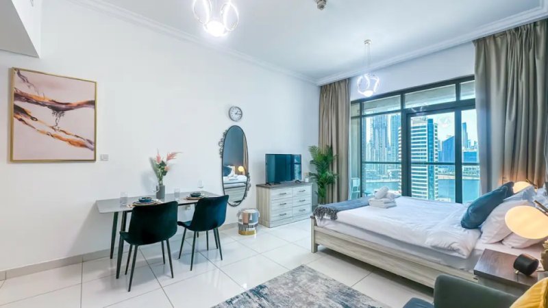 Cozy Studio with Balcony Overlooking Dubai Canal
