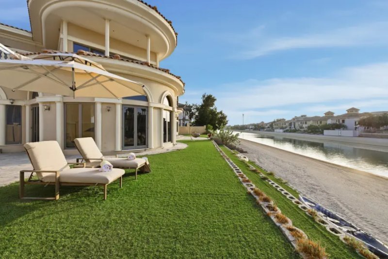 Grand Royal 5BR Beachfront Villa | Office, Maid’s Room & Direct Beach Access | Palm Jumeirah