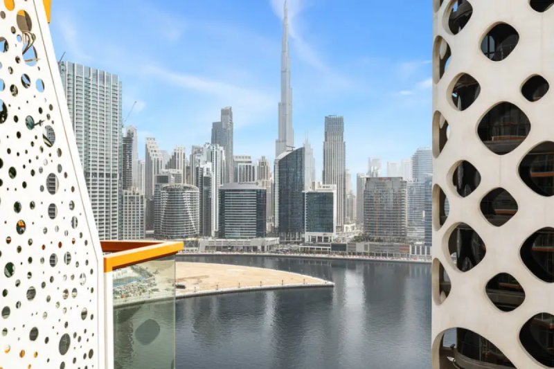 Upgraded 1 BR | Canal Views | Premium Amenities | Millennium Binghatti, Business Bay