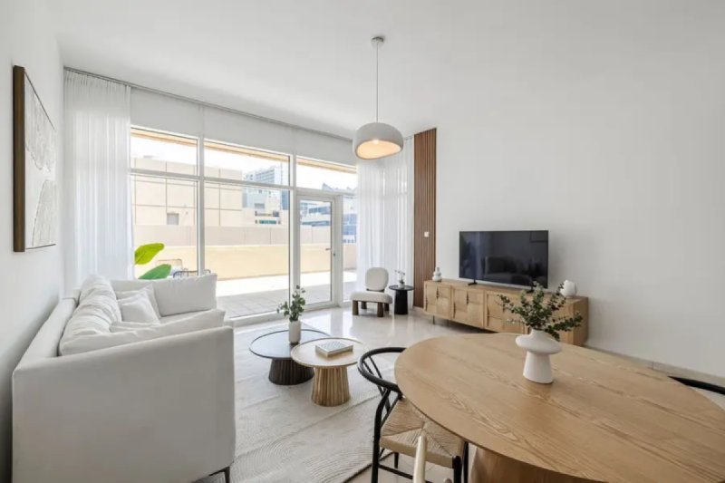 Bright 1 BR + Study Room | Summer Flexi Rate | Bay Square 7, Business Bay