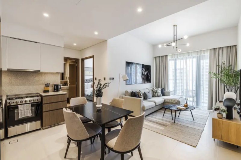 Elevated 1BR | Skyline Views | Near Dubai Mall | Burj Royale, Downtown