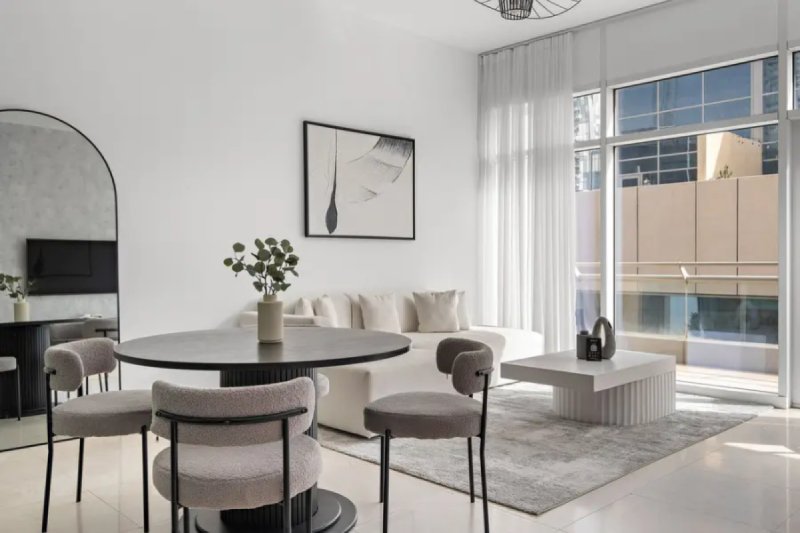 Massive 1BR+Study Room | Bay Square, Business Bay