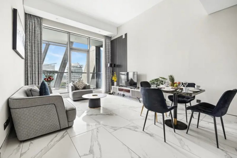 Elegant 2 BR Canal View | Hotel-Style Living | Great Amenities | J One Tower, Business Bay