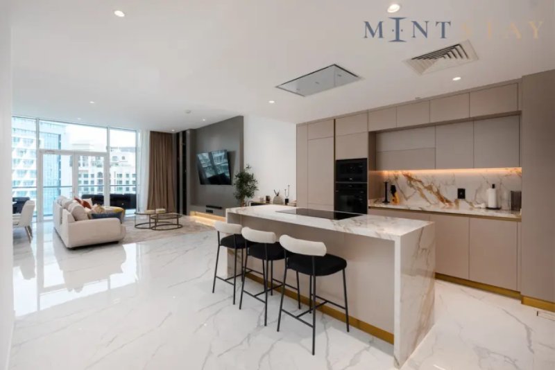 Modish Palm 3BR w/ Private Balcony & Beach Access | Oceana, Palm Jumeirah