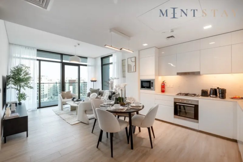 Cozy 2BR w/ Creek Views in Palace Residences, Dubai Creek Harbour