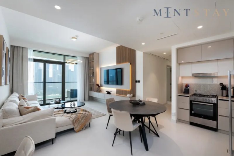 Modern 2BR Marina Vista, Emaar Beachfront w/ Pvt Beach Access