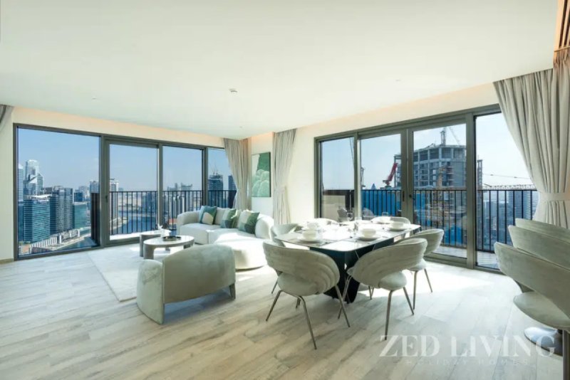 2BR Luxury Living | Burj Khalifa and Canal Views