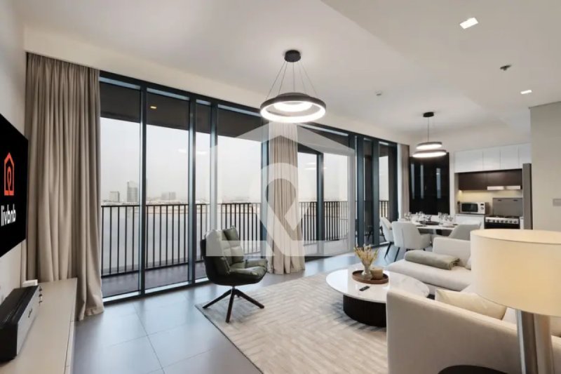 Waterfront 2BR with Dubai Skyline Views