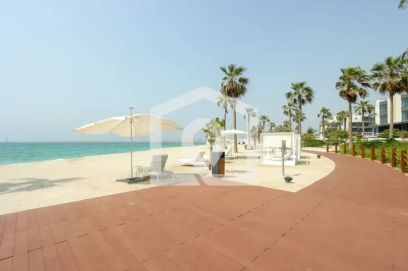 High-end Beachfront 4BR Duplex with Patio Sea and Burj View