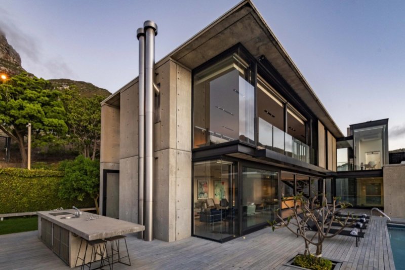 Villa Elysian – 4 Beds Elevated Luxury & Visionary Living in Llandudno, Cape Town