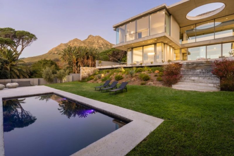 City Lights Villa – 4 Beds Modern Serenity Above Cape Town’s Skyline