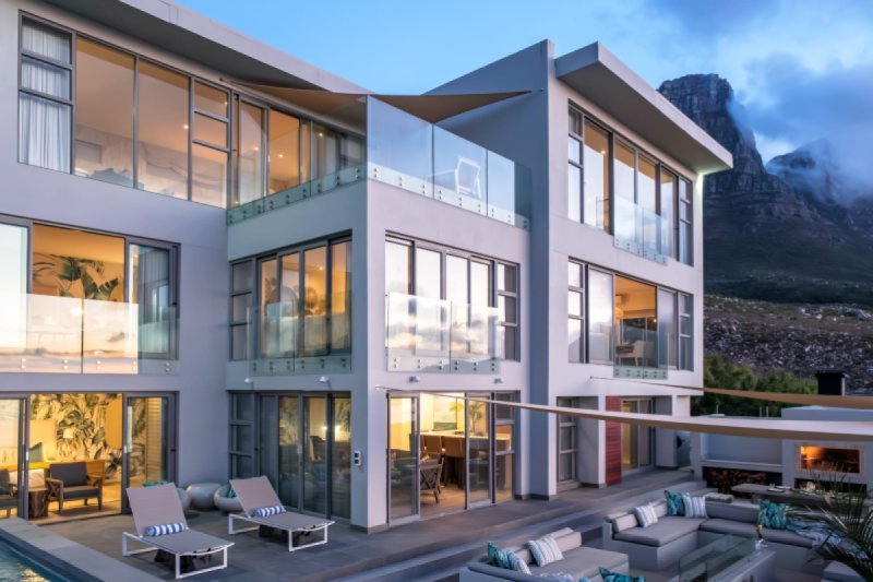 Atlantic Horizon — 6 Bedroom Modern Villa In Camps Bay, Cape Town