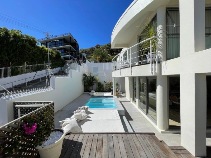 Serena Views – 2 Beds Duplex Relaxed Coastal Escape in Sea Point, Cape Town