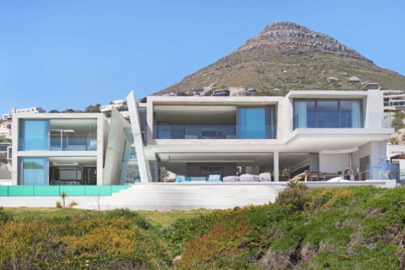Angel Villa – 5 Beds Bold Architecture Meets Oceanfront Bliss In Llandudno, Cape Town