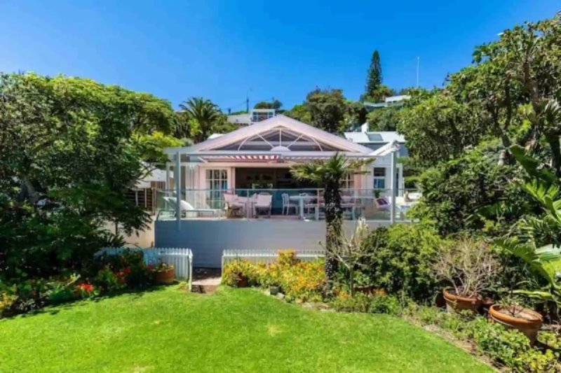 Beach Daze  – 4BR Playful Coastal Living on Clifton 4th Beach