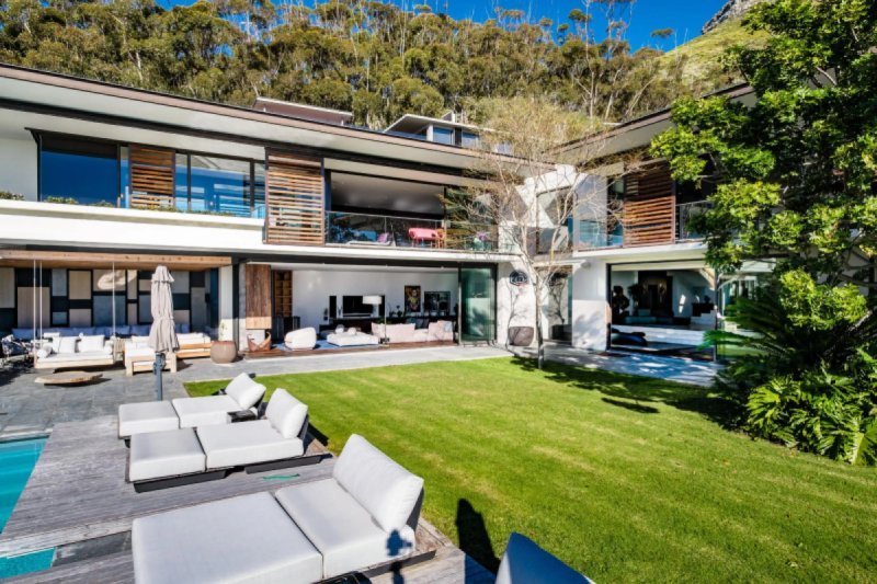 Eirian Villa – 4BR Sophisticated Coastal Living in Fresnaye