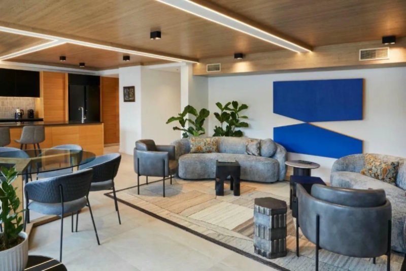 Hermes Penthouse – 4BR Contemporary Living with Mountain Views