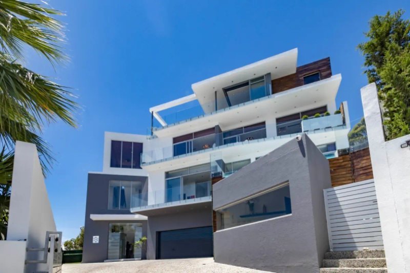 Villa Lumiére – 4BR Elevated Coastal Luxury in Bantry Bay