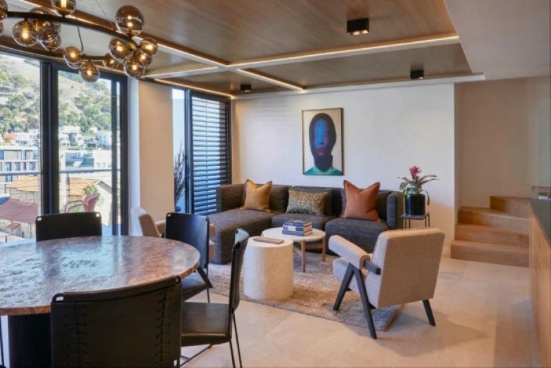 NYX Penthouse – 4BR Modern Comfort with Scenic Mountain Views