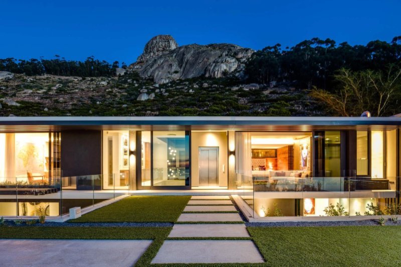 Villa Sea Lion – 4BR Modern Luxury on the Edge of Nature