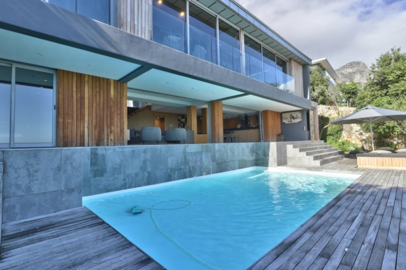 Sensual Villa – 3BR Sophisticated Oceanfront Living in Camps Bay