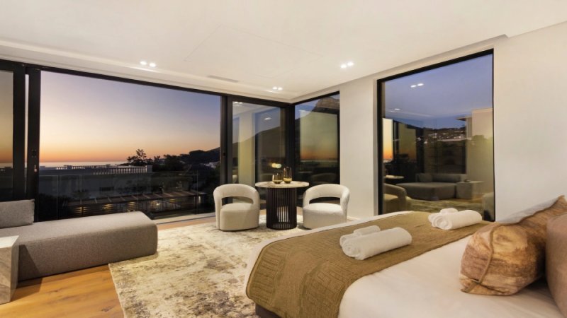 Slick Villa – Sophisticated Living with Ocean and Mountain Views