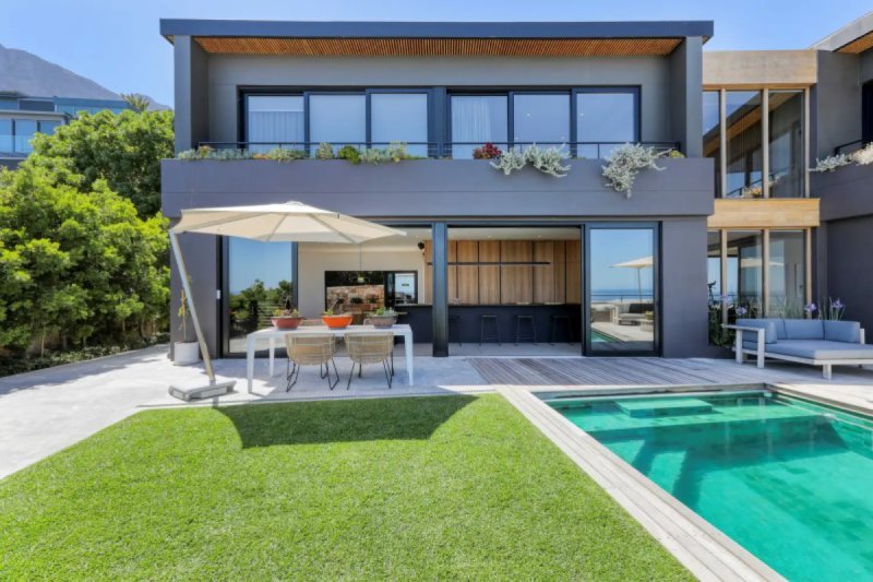 Soothing Sunset – Modern Serenity in the Heart of Camps Bay