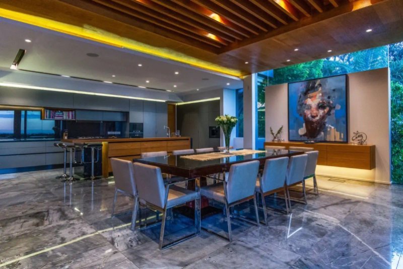Summer Breeze – Luxurious Coastal Living in Bantry Bay