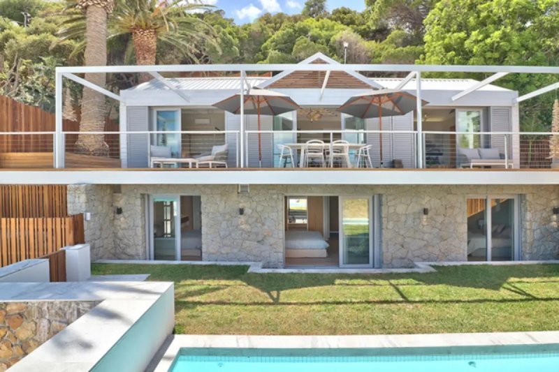 Rock Bungalow – 4BR Modern Beachfront Bliss on Third Beach