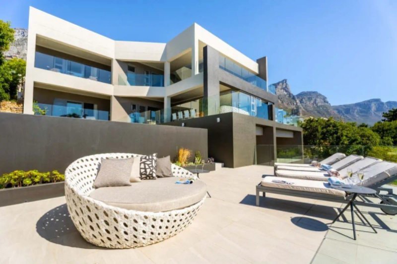 The Villa at Camps Bay – 9BR Grand Coastal Living with Ocean and Mountain Views