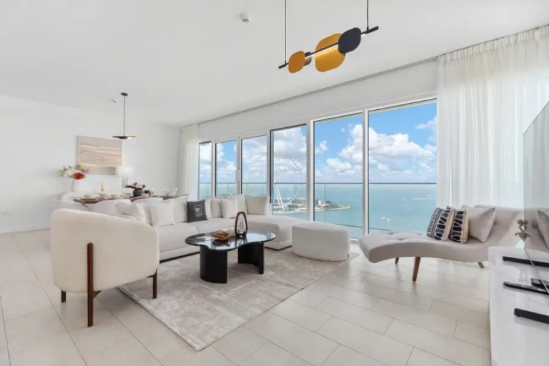 Maison Privee - 4BR Upscale Apt w/ Open Sea and Bluewaters Views in La Vie, JBR