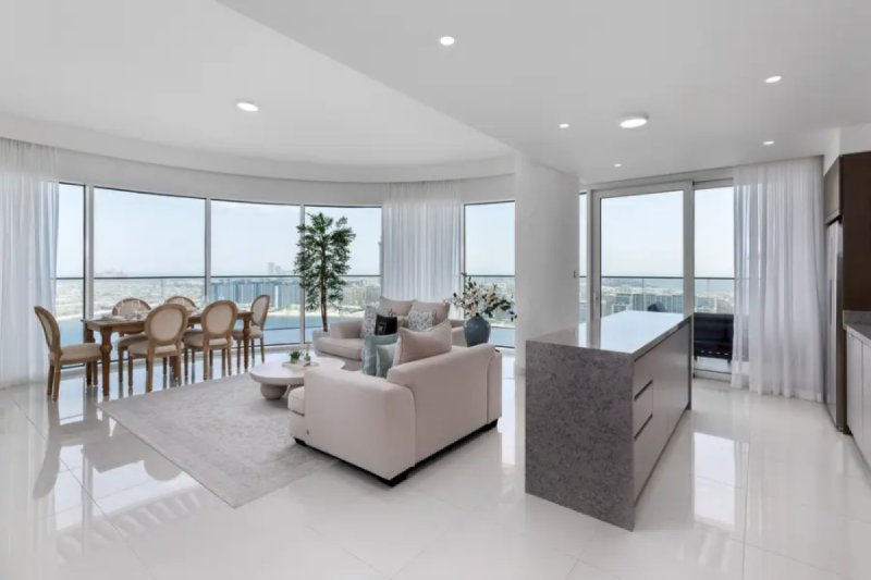 Maison Privee - 3BR Waterfront Living w/ Unparalleled Sea & Palm Views