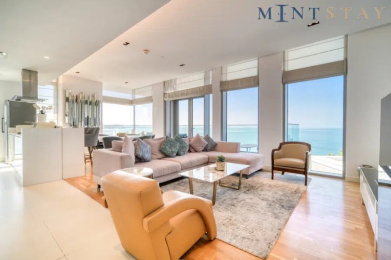 Bluewaters Escape: 2BR Ocean View and Luxury Living