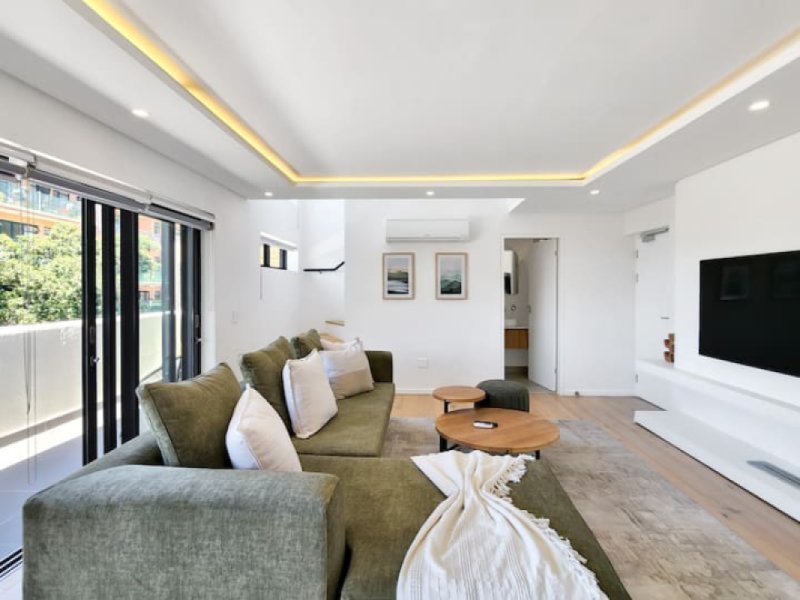 Incredible 2 Bed 2 Bath With Rooftop Pool & Gym In Sea Point