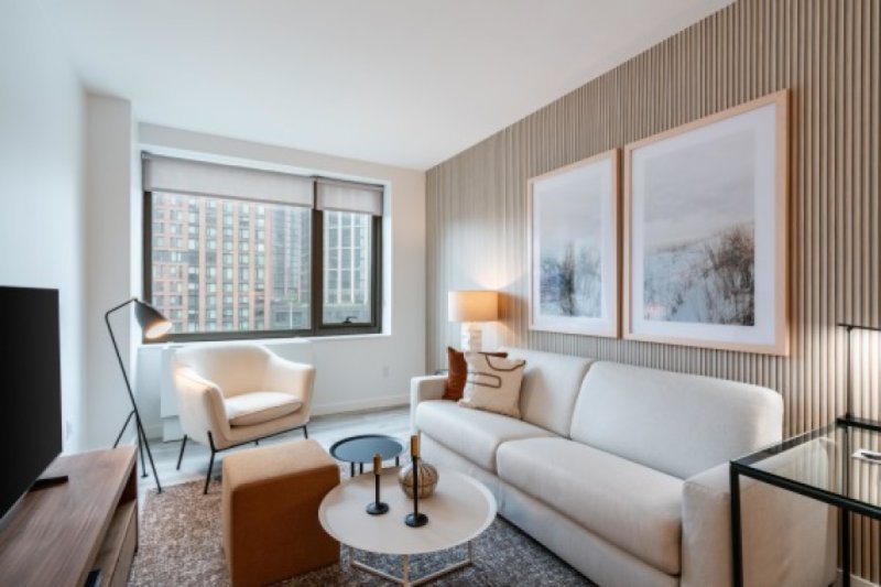 Cozy 1 Bed In Tower 77, 85 Commercial Street, Greenpoint, Brooklyn