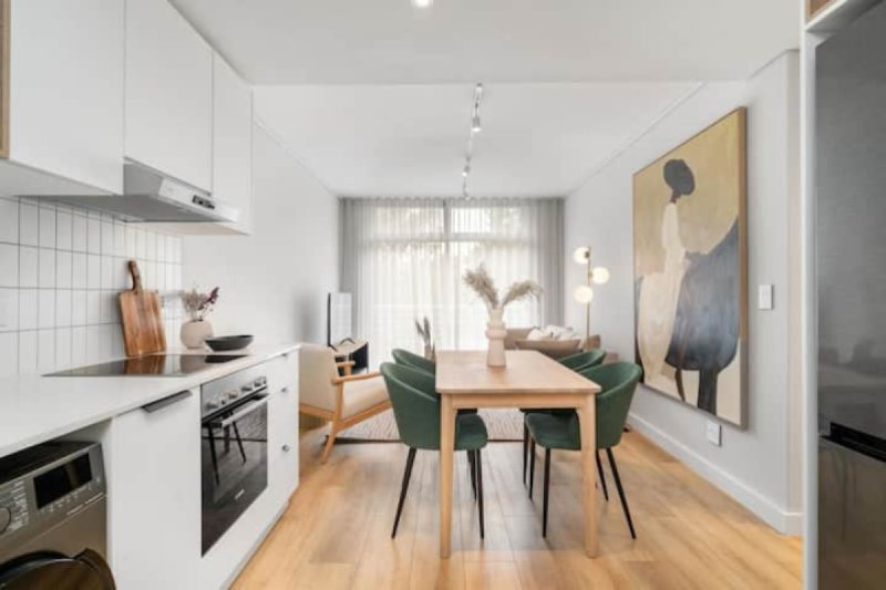 Central 1 Bed In The Hub Of Seapoint