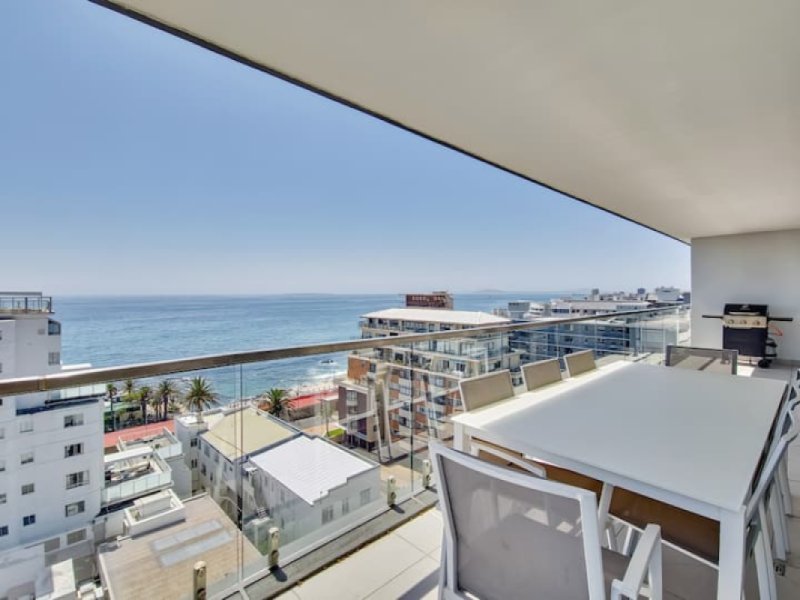 Beautiful 2 Bedrooms Sunset & Ocean Views in Bantry Bay, Sea Point 