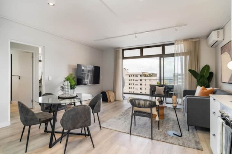 2 Bedrooms Top Floor Bliss In Sea Point