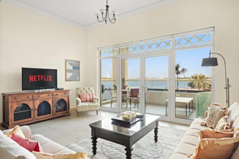 Sea View 1BR In Al Sultana, Shoreline Apartments